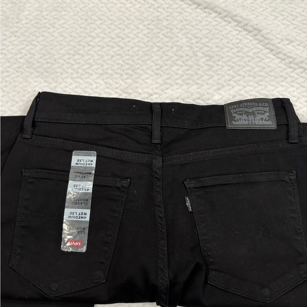 signature Levi Jeans